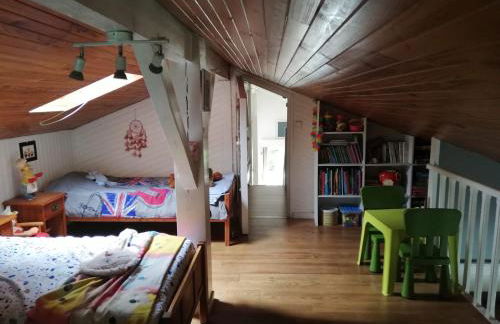 Maison familiale au calme avec piscine en bordure de forêt - Foto 17