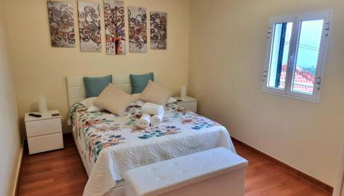 Santana Escape with Terrace Views, Near Levadas and Pico Ruivo - Foto 5, furniture, towels, trouser press, storage, wardrobe, Other