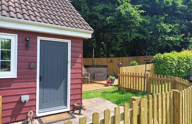 Romantic Chalet- Hot Tub- Games Room-stream-views - Foto 24