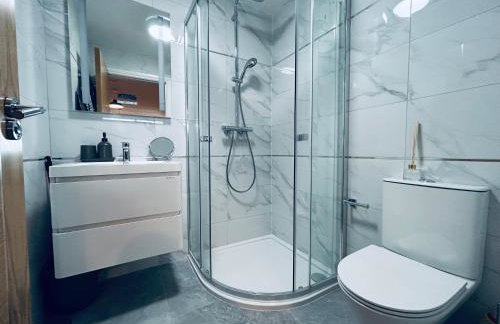 Private 2 Bed Guest House - Van Parking, M25 & A1 connections - Foto 11