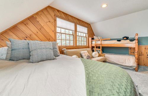 8 Mi to Mt Snow Cozy Bear Cabin with Hot Tub! - Foto 16