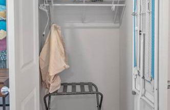 Prime OTR off Vine St, Lux Full Bed, Fast WiFi, Fully Equipped, 50in TV, Sleeps 4ppl - Foto 23