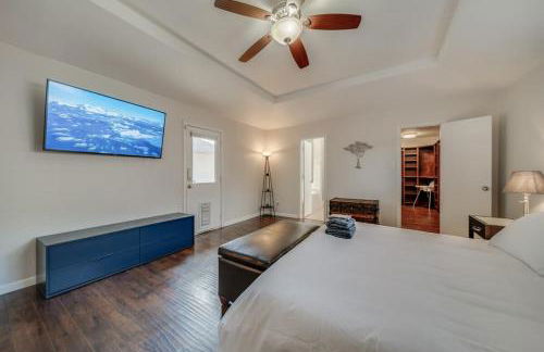 Central Plano 4-BD 2-BA Pool Retreat, Sleeps 10 - Foto 14