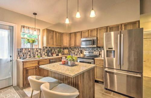 St Charles Hilltop Mansion with Mod Interior! - Foto 11