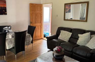 Peaceful 3 bedroom house close to Newcross hospital Wolverhampton - Photo 12