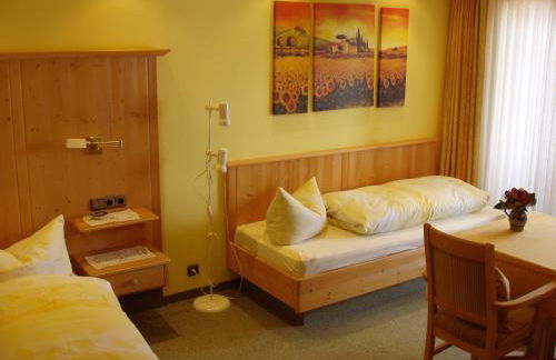 Gästehaus zur Färbe Apartments - Photo 10