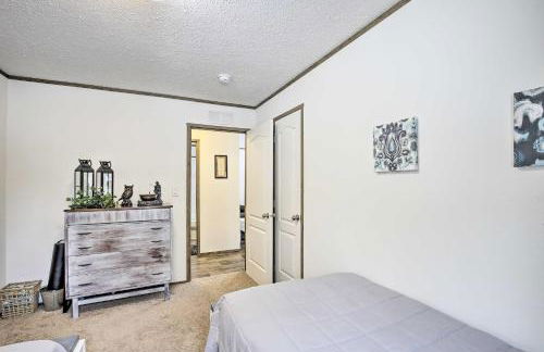 Stylish Chetek Hideaway with Lake and Dock Access! - Foto 26