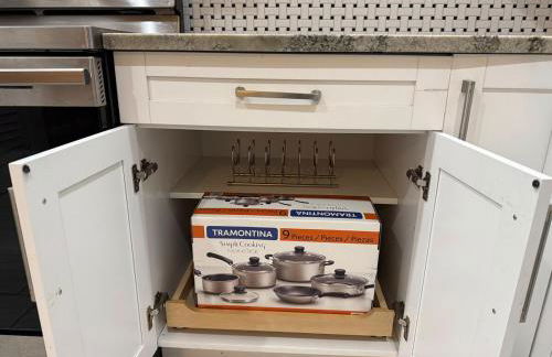 Newer Construction Home in Port Richey 3BR 2BA Bright with High Ceilings, Screened Lanai & Lake View, Fully Furnished, Conveniently Located on a Corner Lot with No Front Neighbors, Short Walk to US-19, Shops & Restaurants - Foto 7