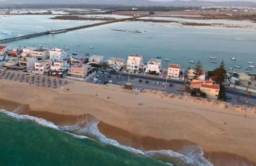 Beach House on Faro Island with a Dreamy Terrace and 7 Beds for the Perfect Escape - Foto 7