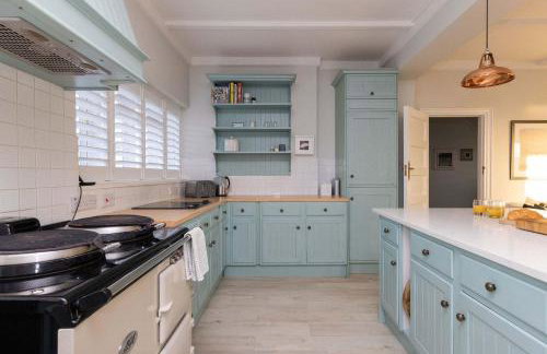 Luxury Beachfront Retreat for 14 with Hot Tub - Photo 16