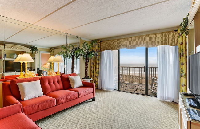 Tastefully Decorated Condo with Scenic Beach Views by RedAwning - Foto 13