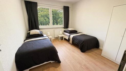 Monteurwohnungen mit TV, Internet, Parkplatz, Waschmaschine, Küche, Balkon, Restaurants und Supermarkt - Foto 3