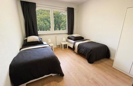 Monteurwohnungen mit TV, Internet, Parkplatz, Waschmaschine, Küche, Balkon, Restaurants und Supermarkt - Foto 3