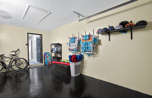 Spacious 4BR Retreat with Heated Pool & Spa home - Foto 42