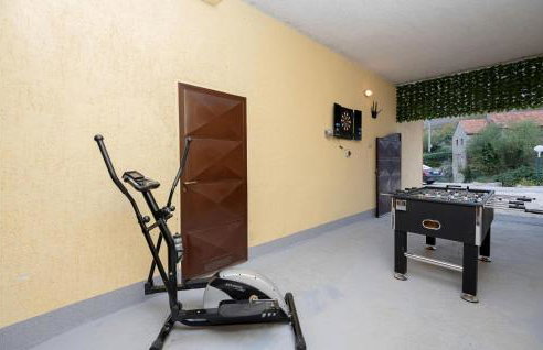 Amazing Home In Mijaca - Photo 8