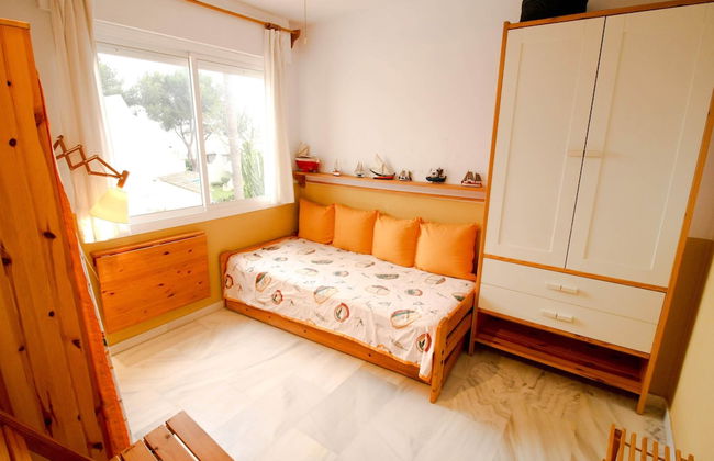 Suitur beachfront duplex with pool and sea views - Photo 10