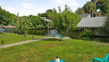Dockside Delight Waterfront Gulf Access 4 mins to Beach - Foto 2, sunbed, Garden view