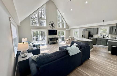 New 2023 Waterfront Home near Acadia with Hot Tub - Foto 7