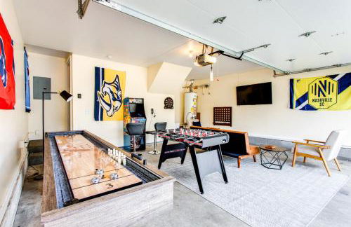 Game Room Fenced backyard Sleeps 10 Fire Pit - Photo 41