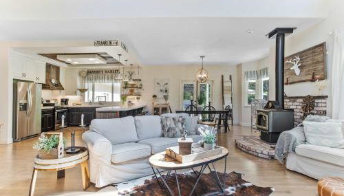 Charming 4BR Wine Country Getaway with Spa & Firepit - Foto 3