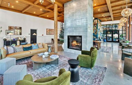 Two Story Penthouse, 2 Bedrooms with 2 and a half bathrooms, 2 Balconies, Skyline View, Pool - Foto 31