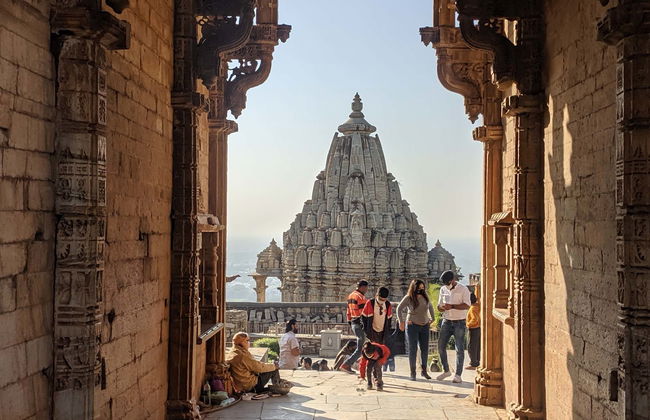 Excursión privada al templo de Brahma y fuerte Chittorgarh - Foto 1