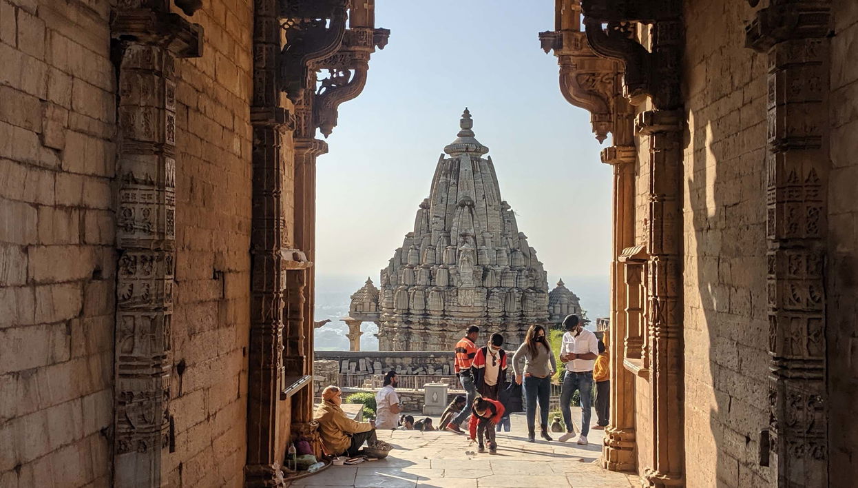 Excursión privada al templo de Brahma y fuerte Chittorgarh