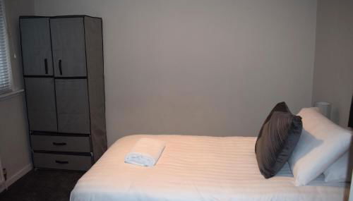 Kelpies Serviced Apartments- Cromwell Apt - Foto 5, wardrobe