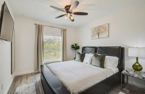 SW Florida Luxury Modern Retreat, King Bed Suite , Close to Beaches / Golfing / Fishing / Air Ports , 2023 Built - Foto 28