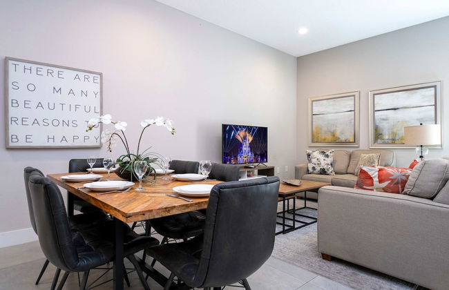 Modern Chic Home Mickey and Toy Story Rooms - Foto 2