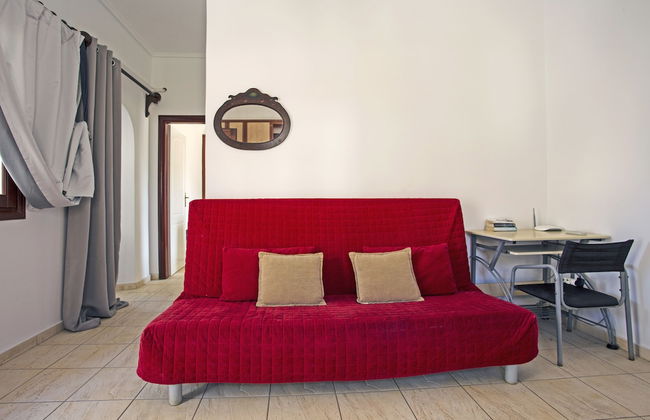 Birds Villa Apartments with Heated Pool - Including Car and Breakfast - Photo 3