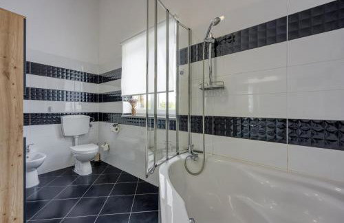 Villa LUMARE AQUA - Pool, Jacuzzi & Garden - Foto 33