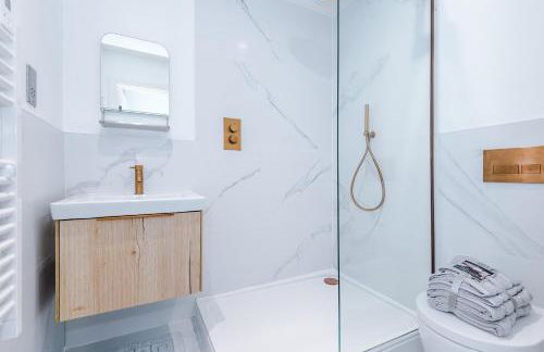 Stylish 2-Bed Apartment - Prime Leeds City Centre - Foto 35