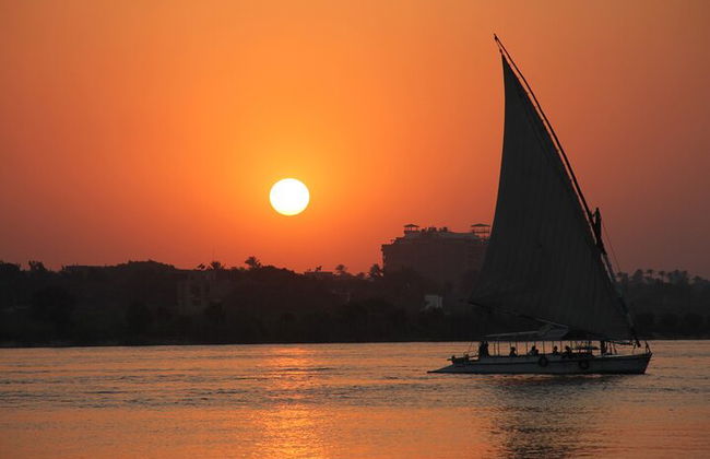 Felucca no pôr do sol e jantar em uma casa egípcia em Luxor - Foto 1