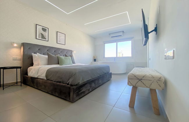 Phaedrus Living Plateia Suite Verde - Photo 1