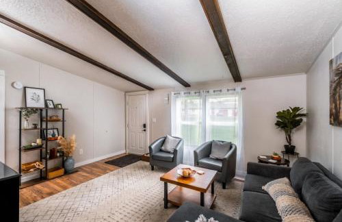 Renovated Bungalow Getaway - Foto 16