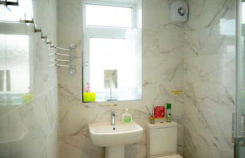 Lucky Home 24 - Ideal for Trade & Family - 2 Bedrooms - 3 Beds - Max 4 Guests - Close to BAE, Docks, Lake District, Beaches - Foto 35