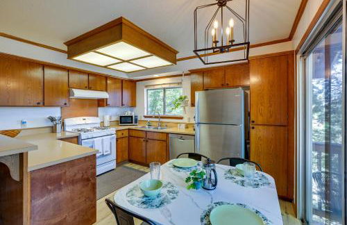 Rimforest Retreat with Fireplace and Mountain Views! - Foto 7