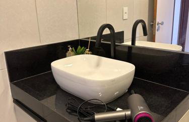 Apartamento amplo e equipado, entre a praia e o centro - Foto 12