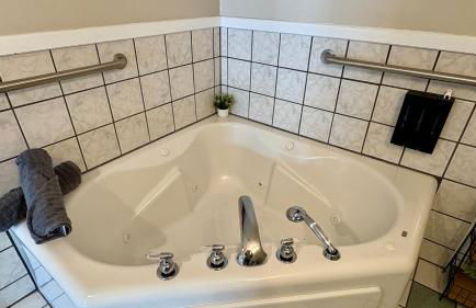 Potter’s Mill - 6 Bedrooms/Baths - Photo 10