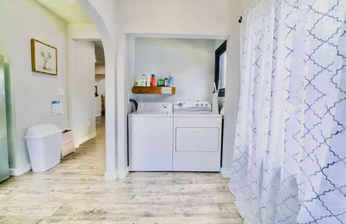 Boho Revival Modern Glam with AC in Downtown Albany - Foto 38