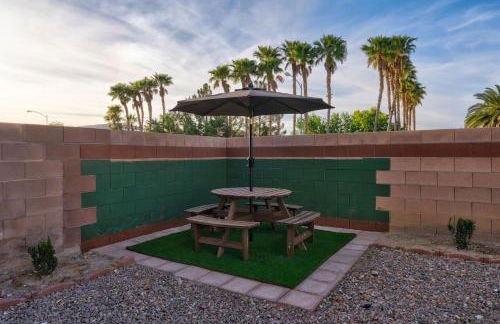 Stylish King with optional bunk or Work Desk w/TV - Foto 4