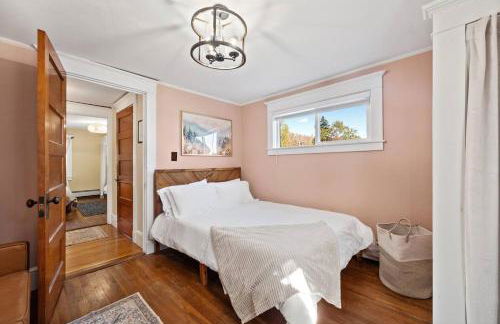 Coastal Red Farmhouse w/Firepit - Holiday Home - Foto 13