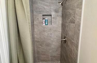 Charming Studio Cabin under Oak tree 2 mins walk to Magazine quiet neighborhood - Foto 9