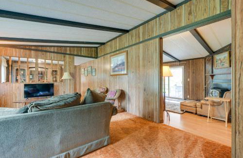 Cozy Salmon Home with Mountain Views and River Access - Foto 7