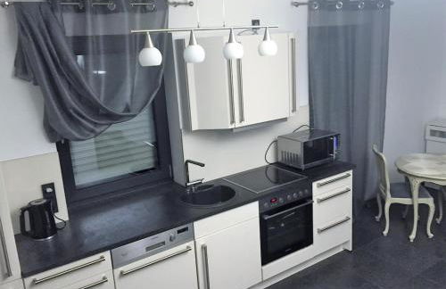 Moderne 3 Zimmer Wohnung mit separatem Eingang - Foto 1