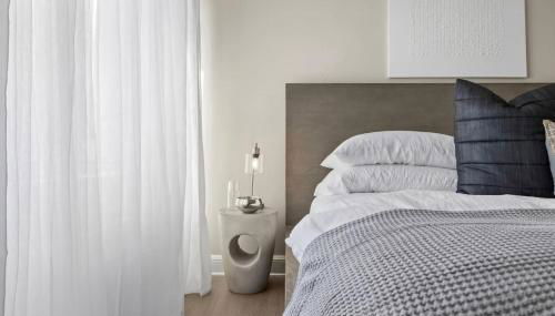 The Sutton - Elevated Minimalist Escape with Free Parking and Metro - Foto 2