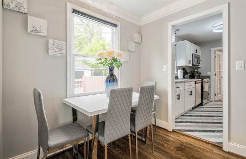 Fenced Yard, Swing Set Pawfect for Family and Dogs! - Foto 24