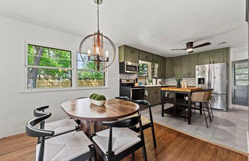 Entertainment Haven w Firepit, Games & Fenced Yard - Foto 11