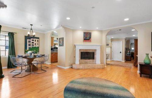 New Listing Burbank Retreat by Colby & Conrad - Foto 6